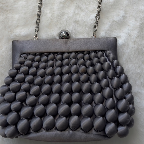 Sondra Roberts gray satin ball clasp clutch on chain - Picture 4 of 4
